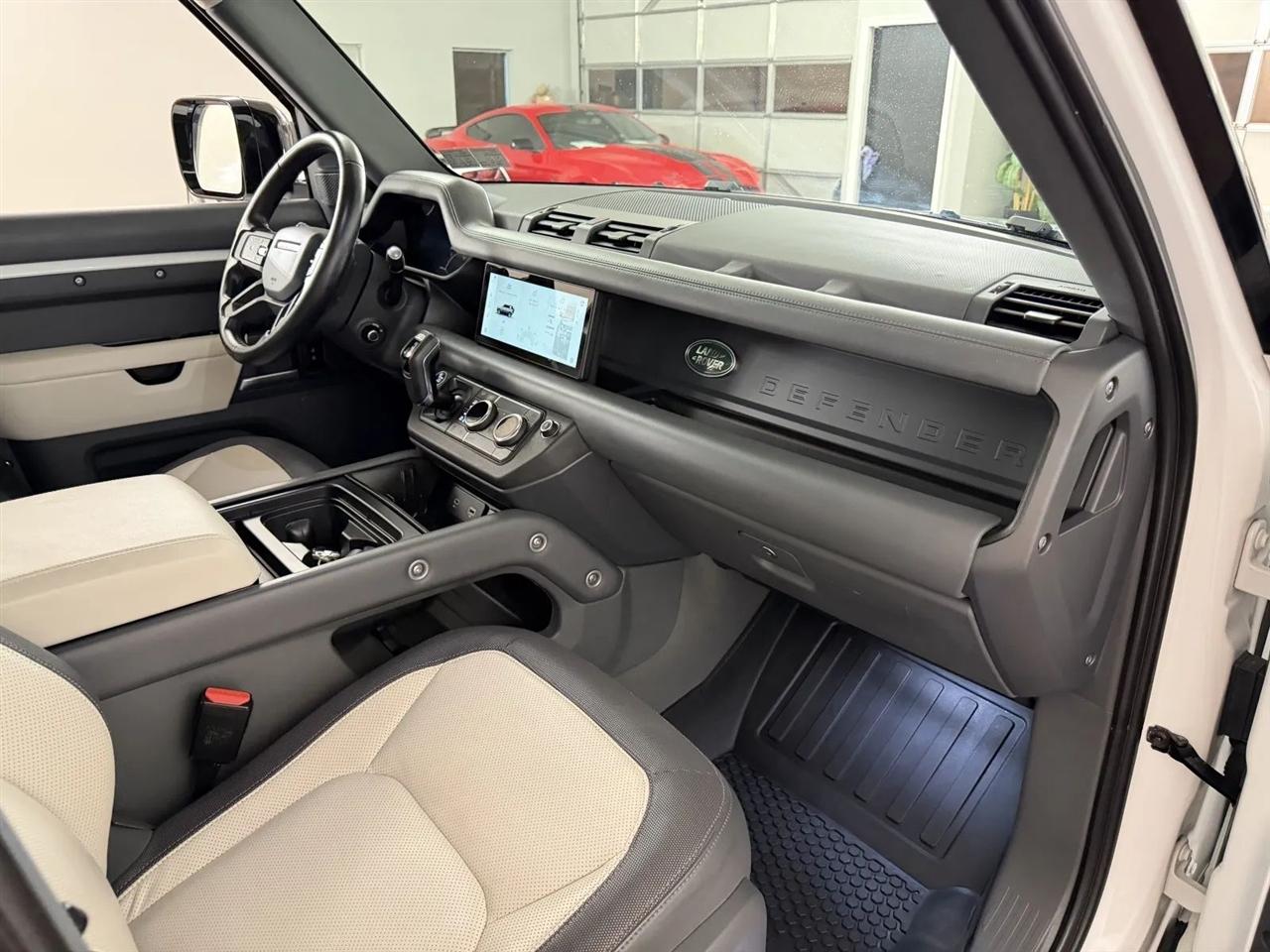 Land Rover Defender 110 X-Dynamic SE 2024