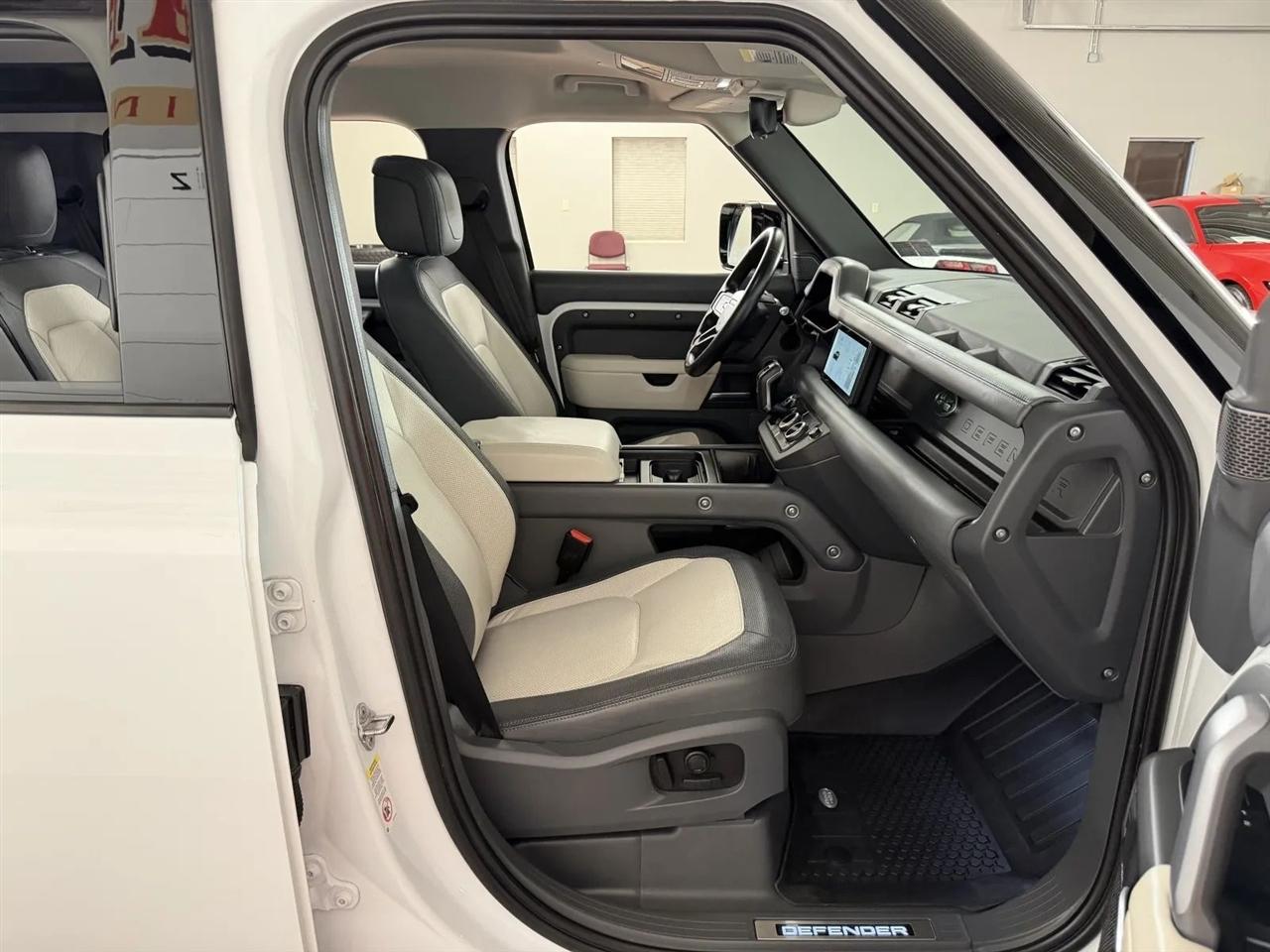 Land Rover Defender 110 X-Dynamic SE 2024