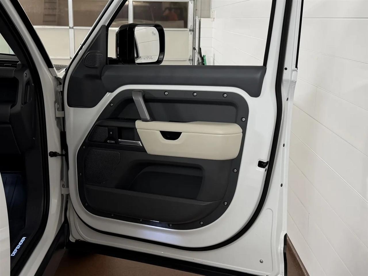 Land Rover Defender 110 X-Dynamic SE 2024