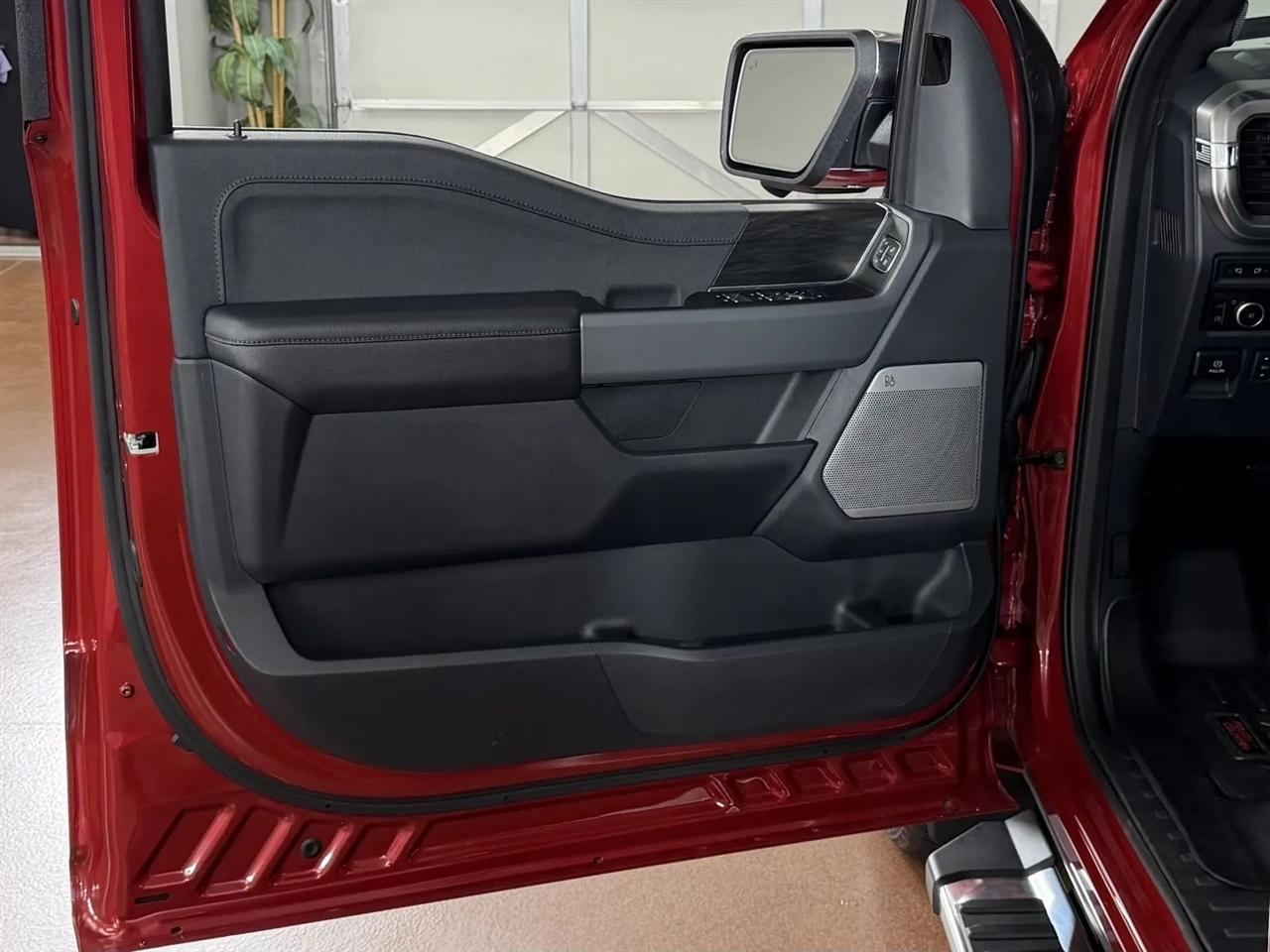 Ford F-150 Lariat SuperCrew 4WD 2024