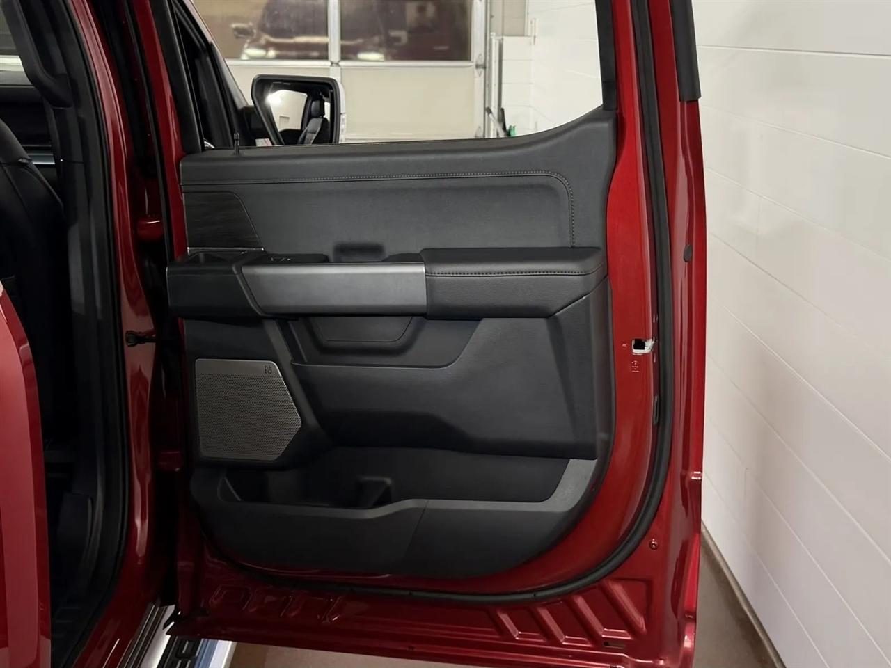 Ford F-150 Lariat SuperCrew 4WD 2024