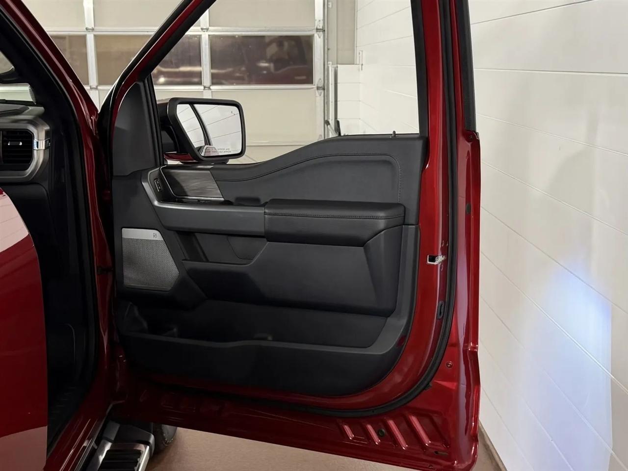 Ford F-150 Lariat SuperCrew 4WD 2024