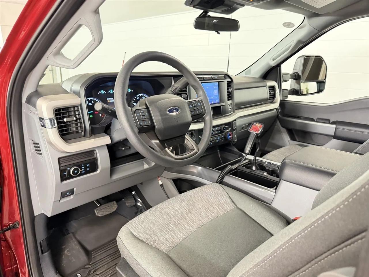 Ford F-250 SD XLT SuperCab 4WD 2024