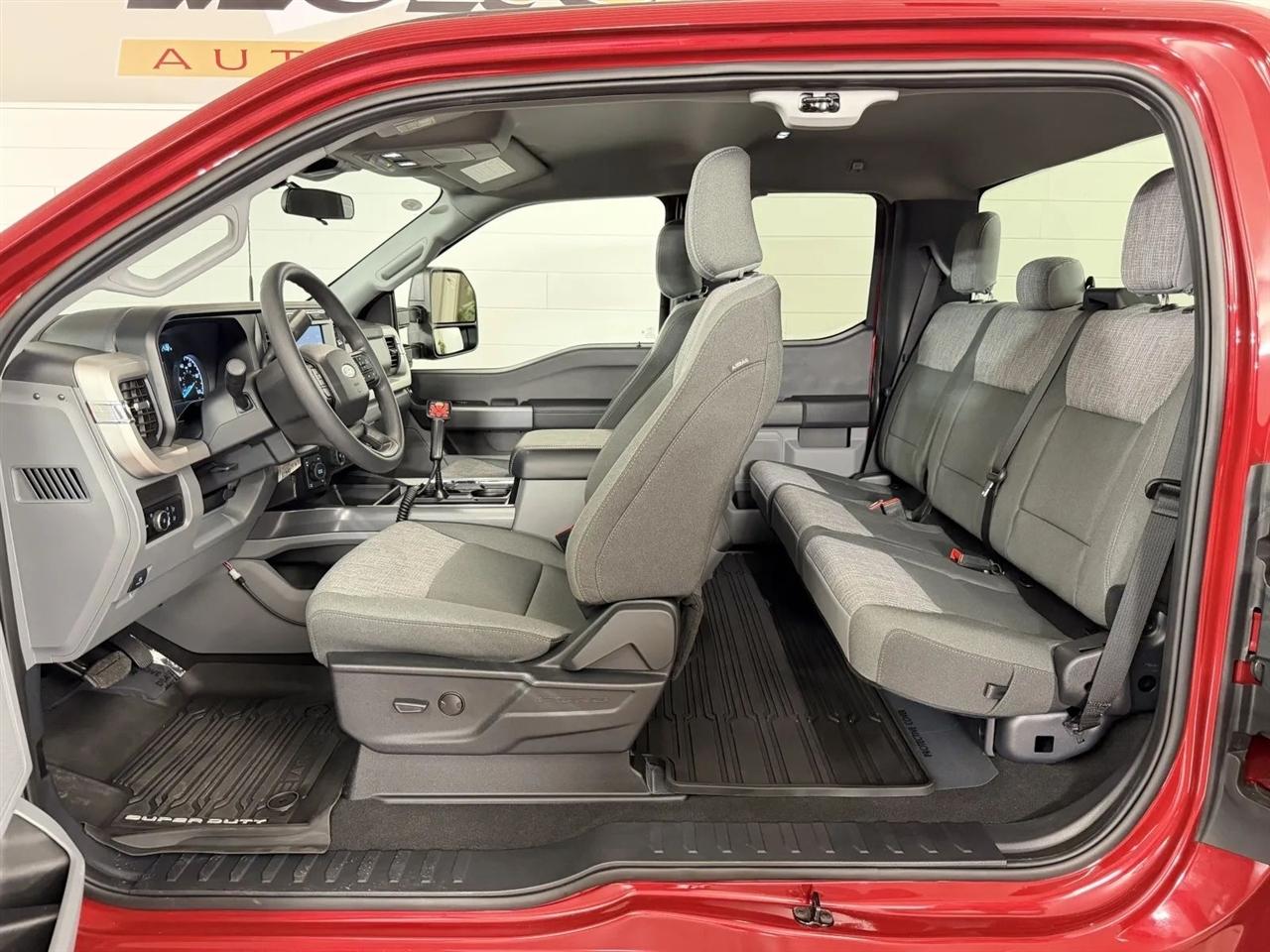 Ford F-250 SD XLT SuperCab 4WD 2024