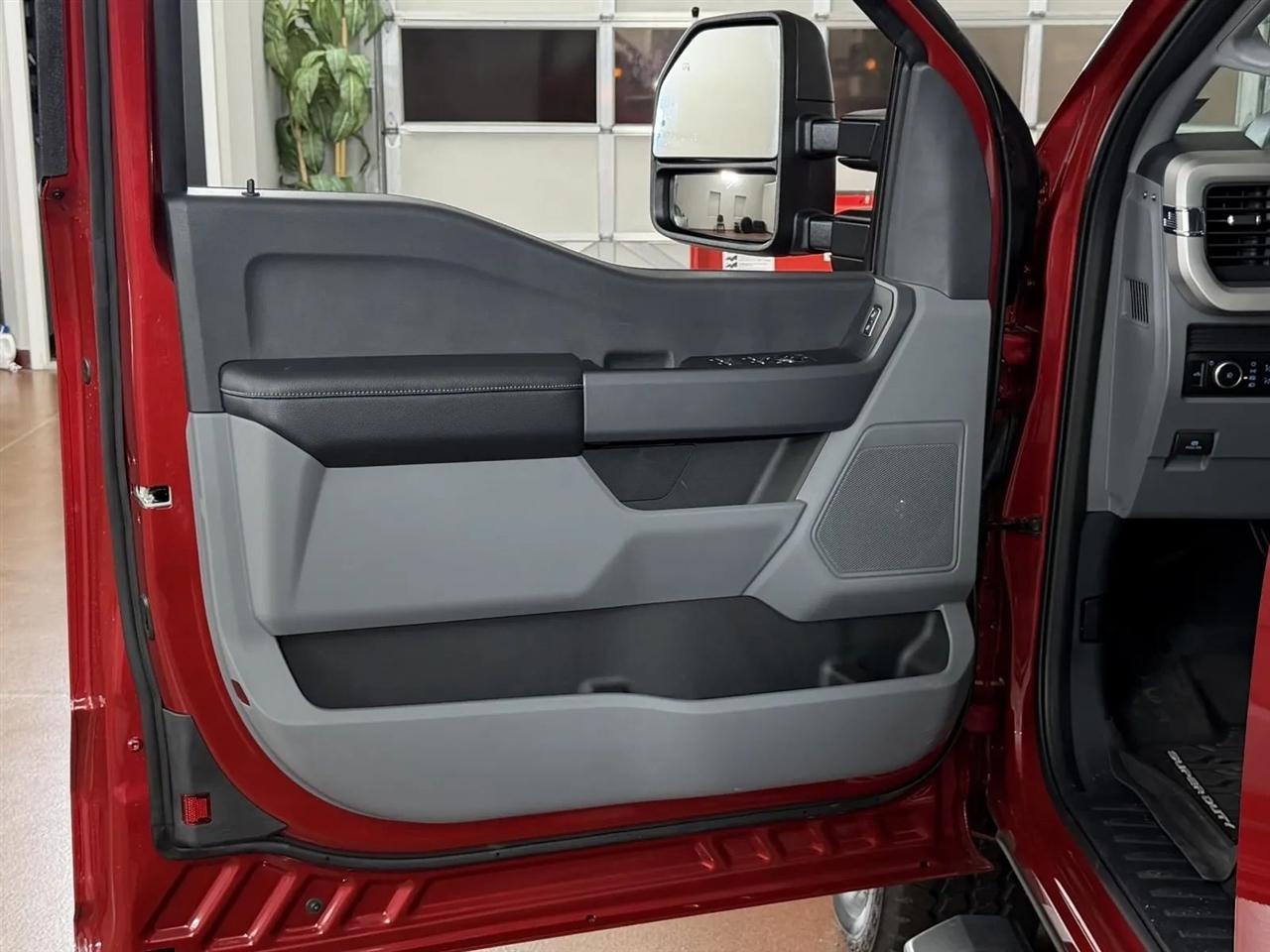 Ford F-250 SD XLT SuperCab 4WD 2024