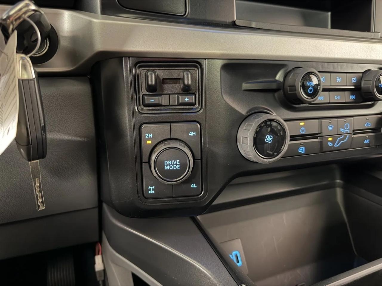 Ford F-250 SD XLT SuperCab 4WD 2024