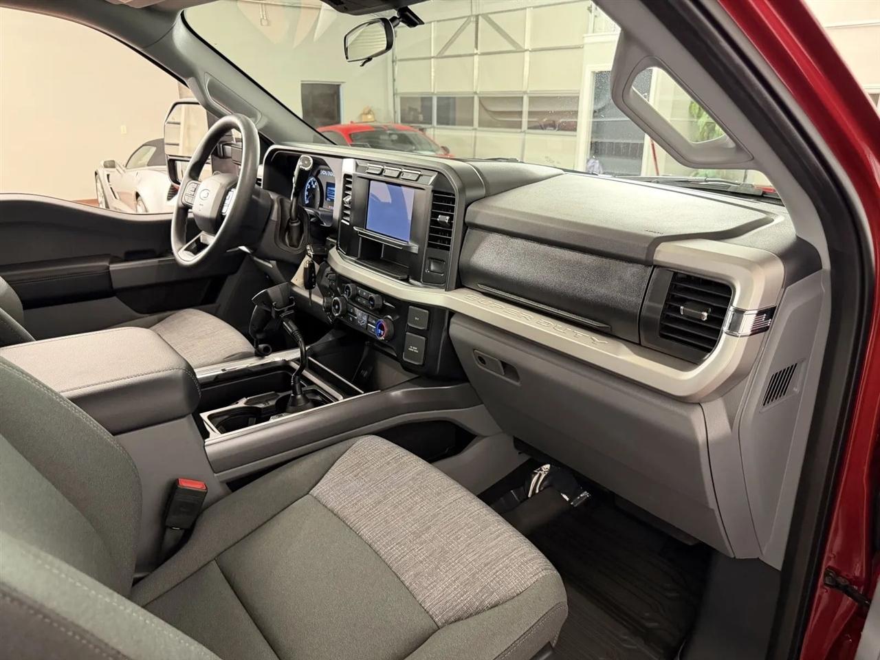 Ford F-250 SD XLT SuperCab 4WD 2024