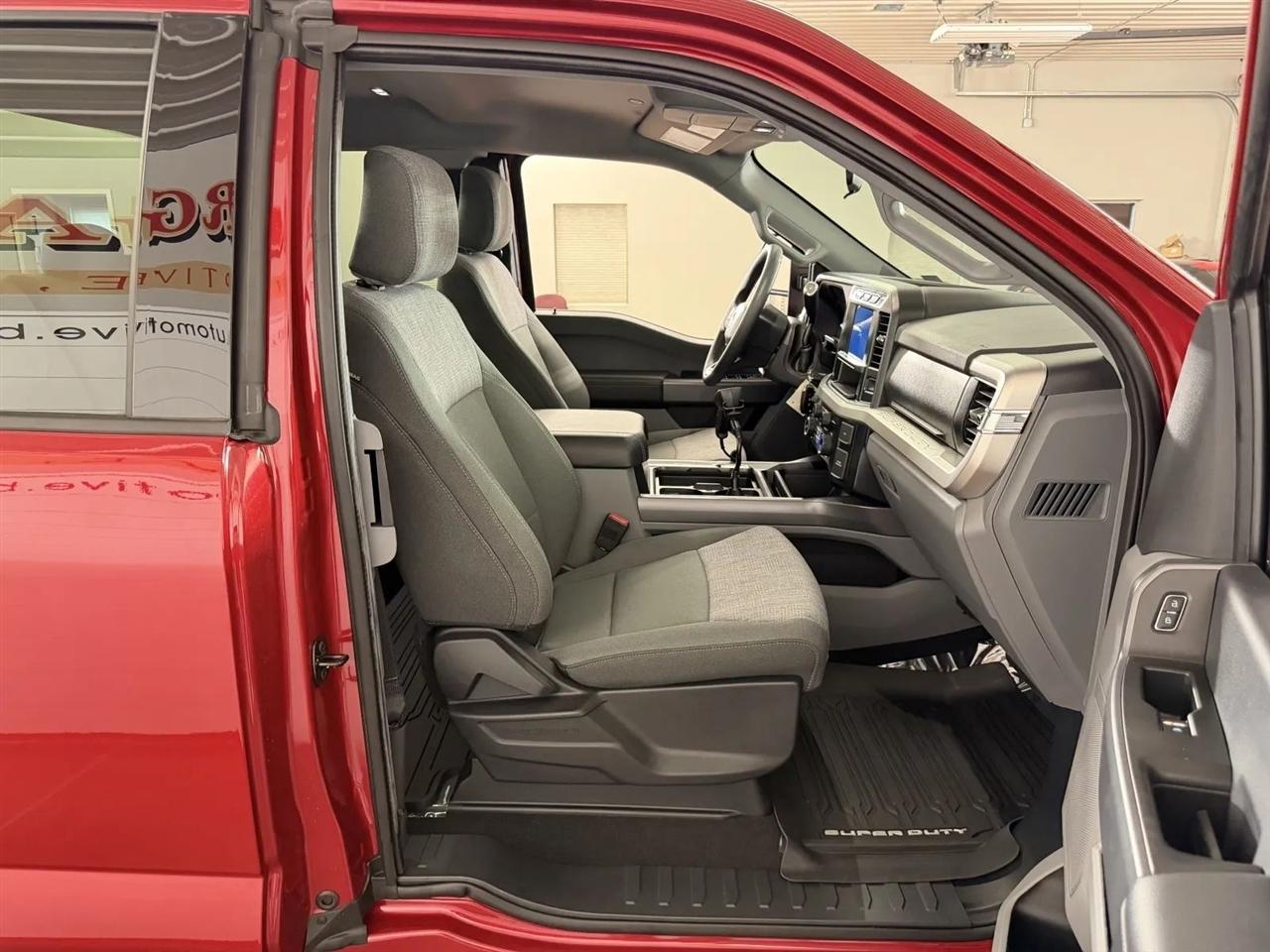 Ford F-250 SD XLT SuperCab 4WD 2024