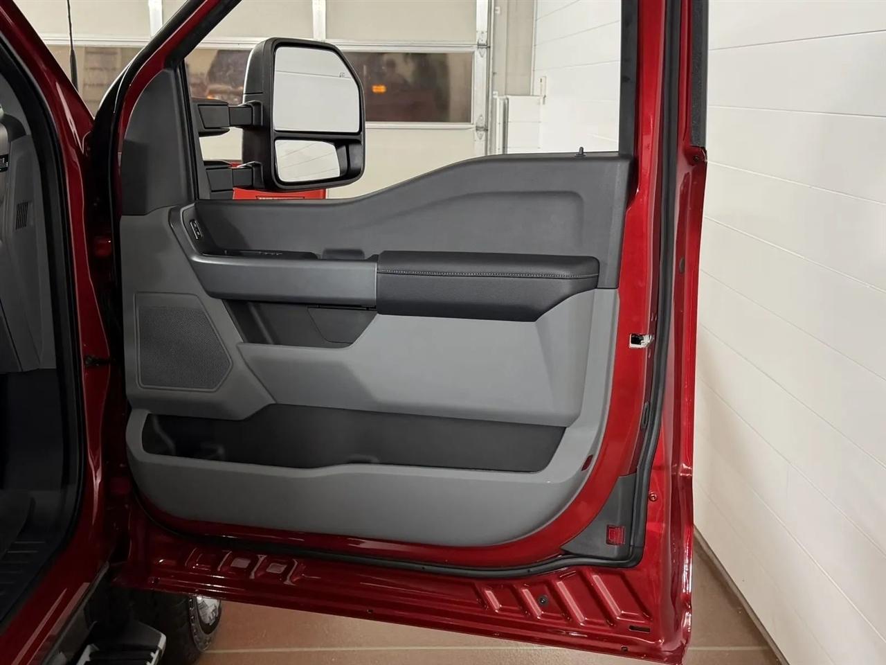 Ford F-250 SD XLT SuperCab 4WD 2024