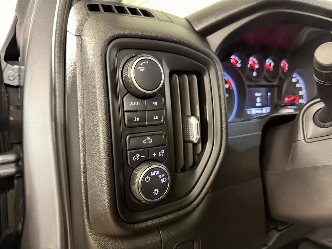 Chevrolet Silverado 1500 Custom Trail Boss Double Cab 4WD 2019