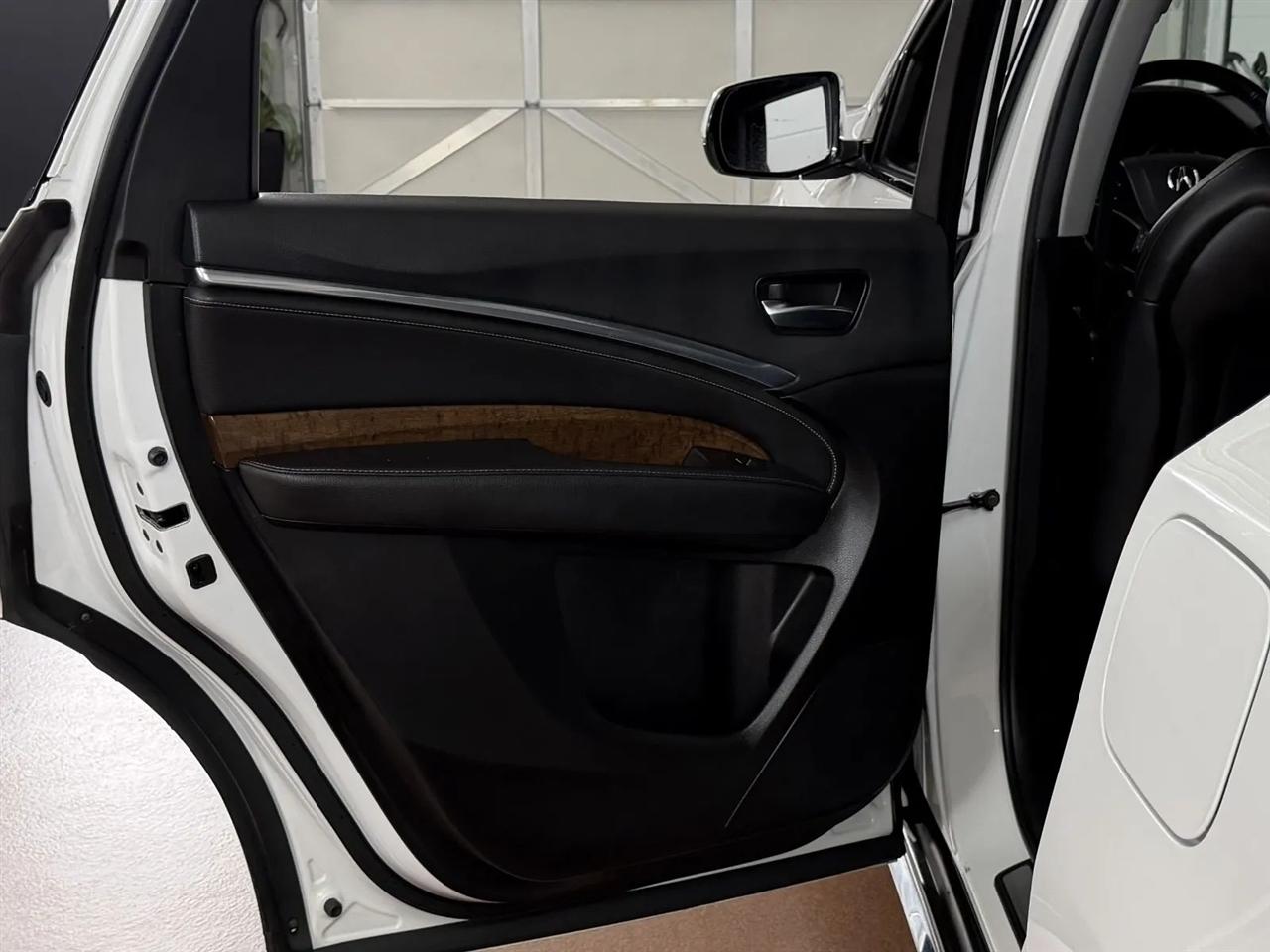Acura MDX SH-AWD 9-Spd AT w/Tech Package 2020