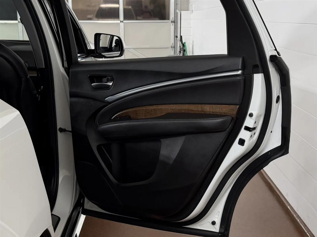 Acura MDX SH-AWD 9-Spd AT w/Tech Package 2020