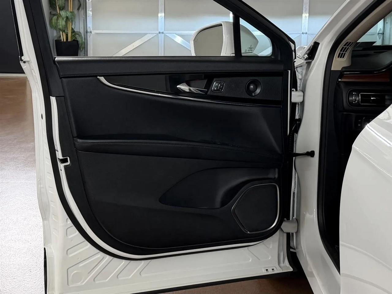 Lincoln Nautilus Reserve AWD 2022