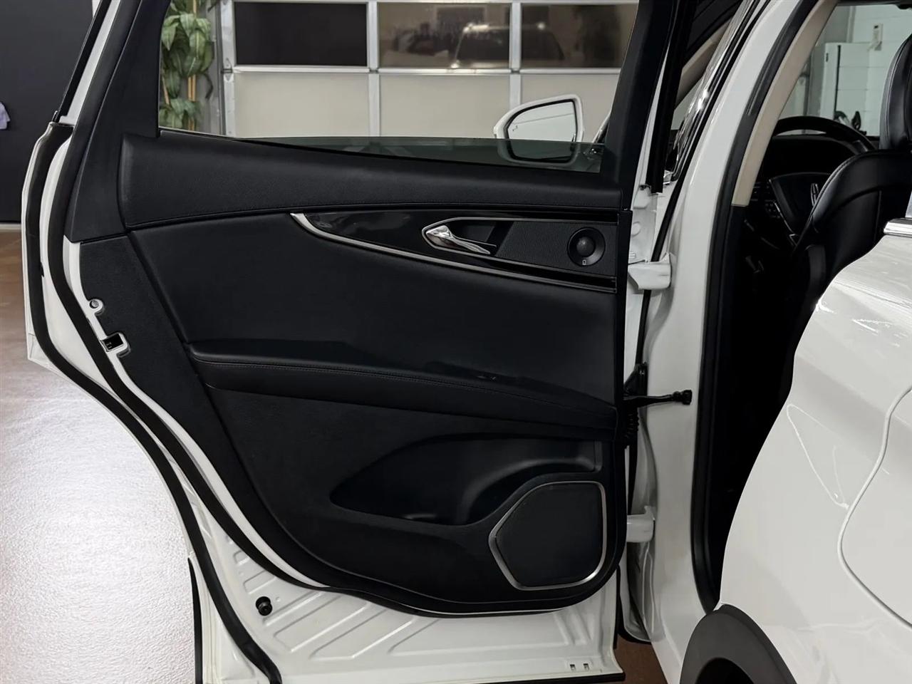 Lincoln Nautilus Reserve AWD 2022