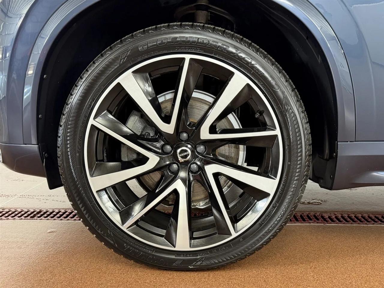 Volvo XC90 T6 Momentum AWD 2021