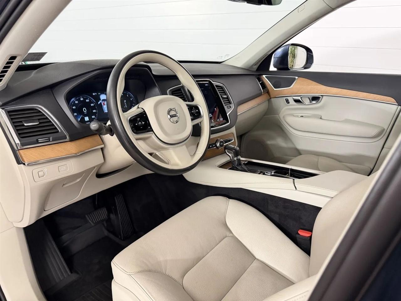 Volvo XC90 T6 Momentum AWD 2021