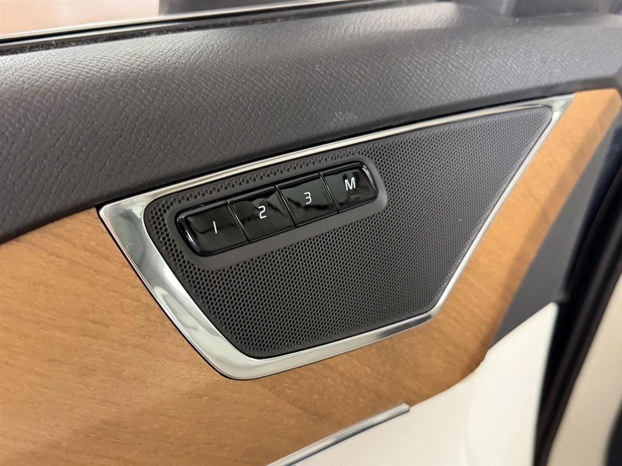 Volvo XC90 T6 Momentum AWD 2021