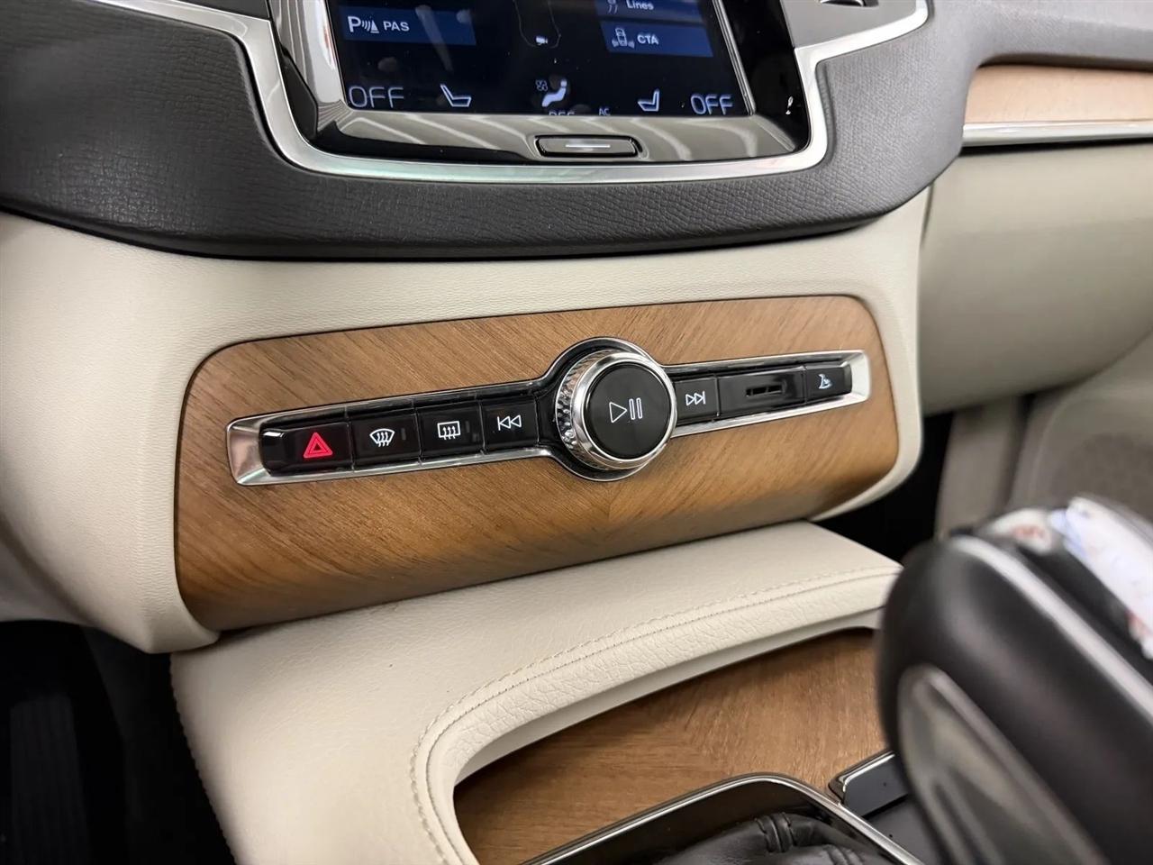 Volvo XC90 T6 Momentum AWD 2021
