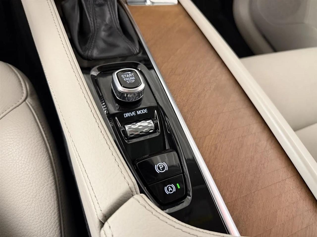Volvo XC90 T6 Momentum AWD 2021