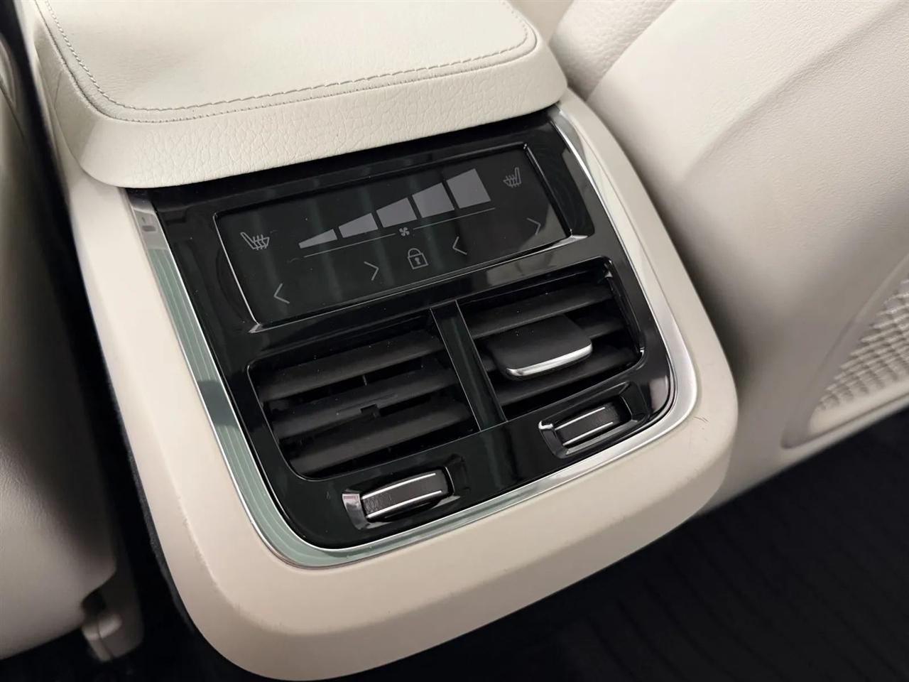 Volvo XC90 T6 Momentum AWD 2021