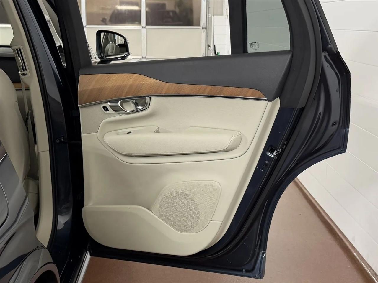 Volvo XC90 T6 Momentum AWD 2021