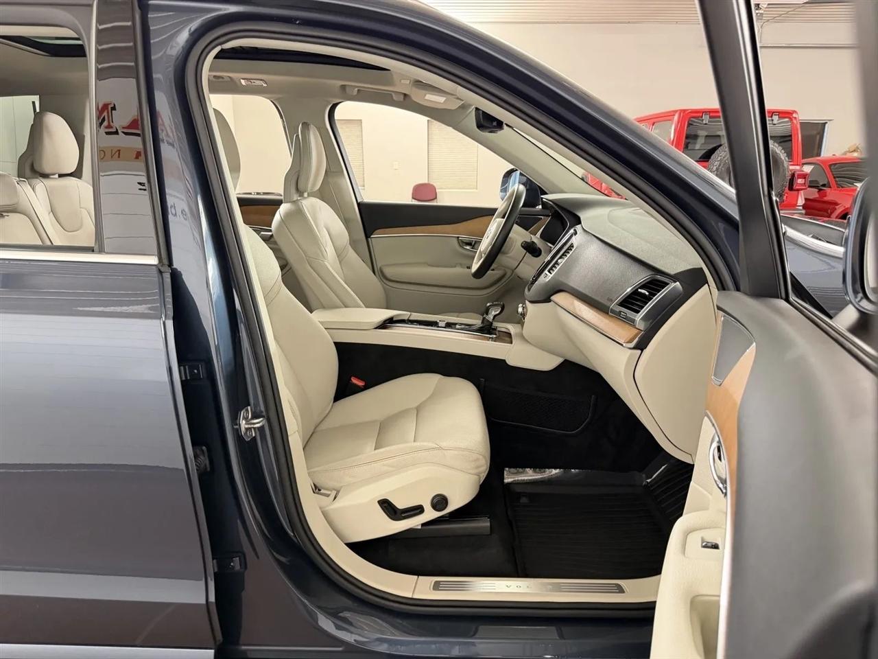 Volvo XC90 T6 Momentum AWD 2021