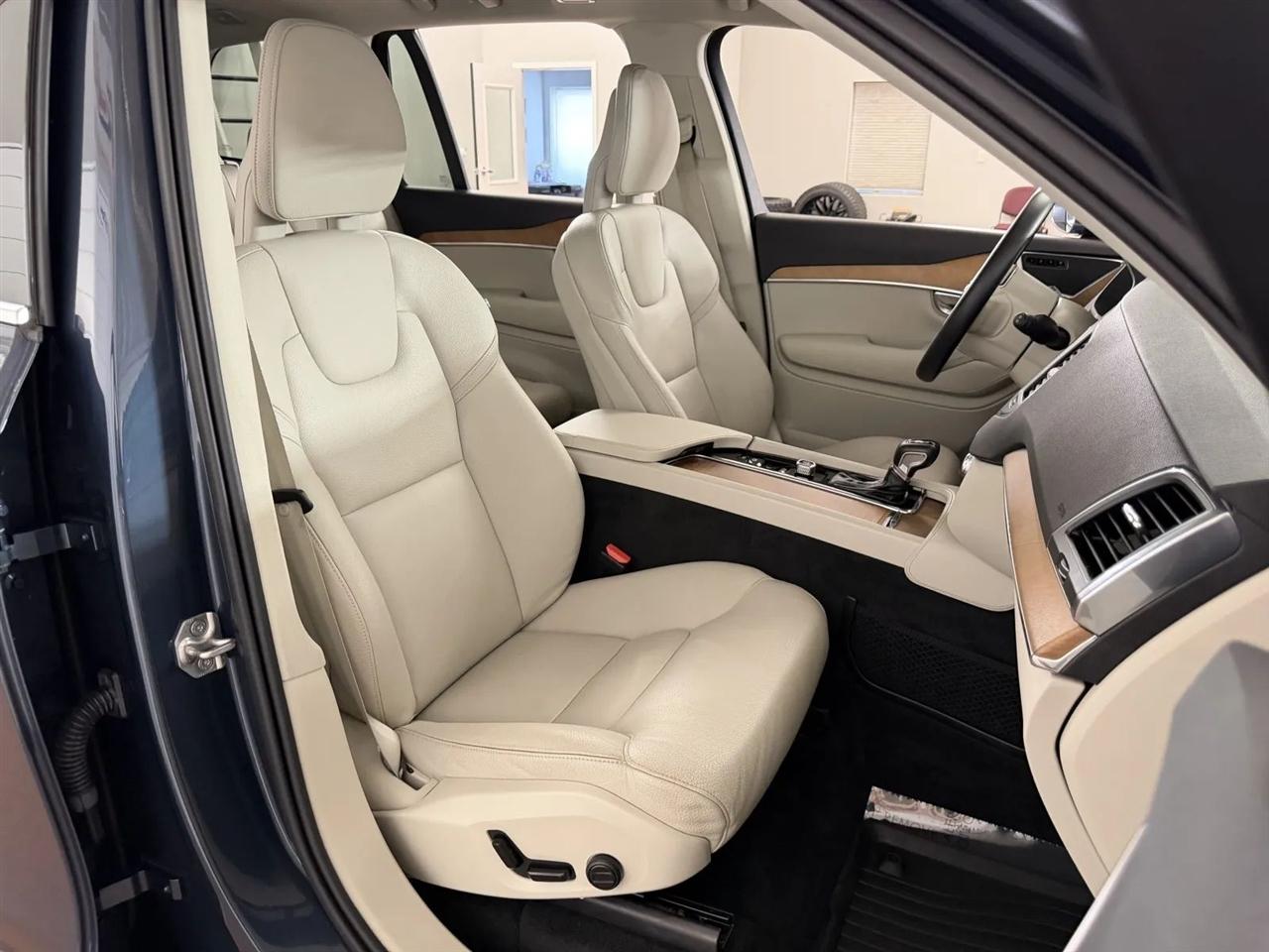 Volvo XC90 T6 Momentum AWD 2021