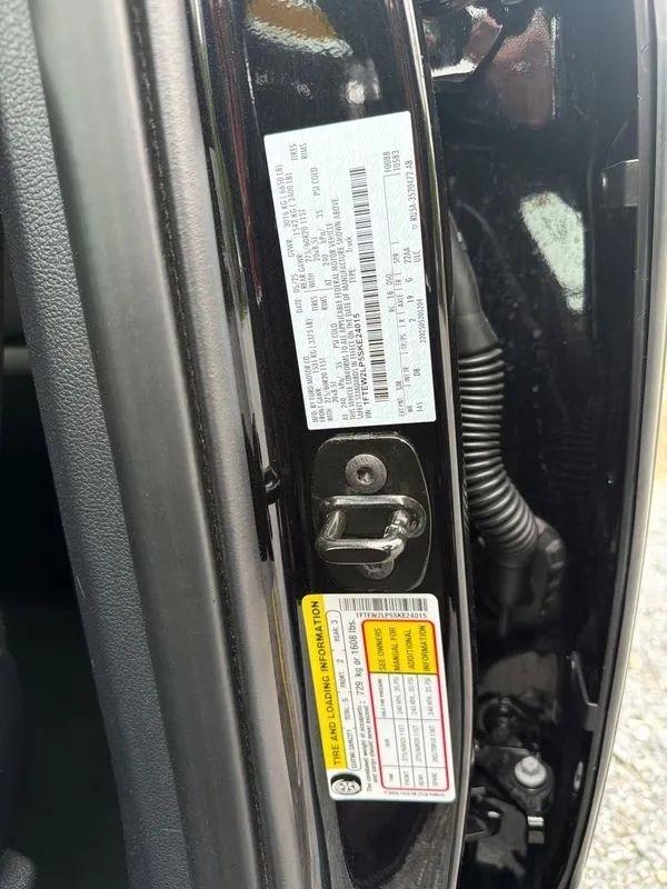 Ford F-150 STX SuperCrew 4WD 2025
