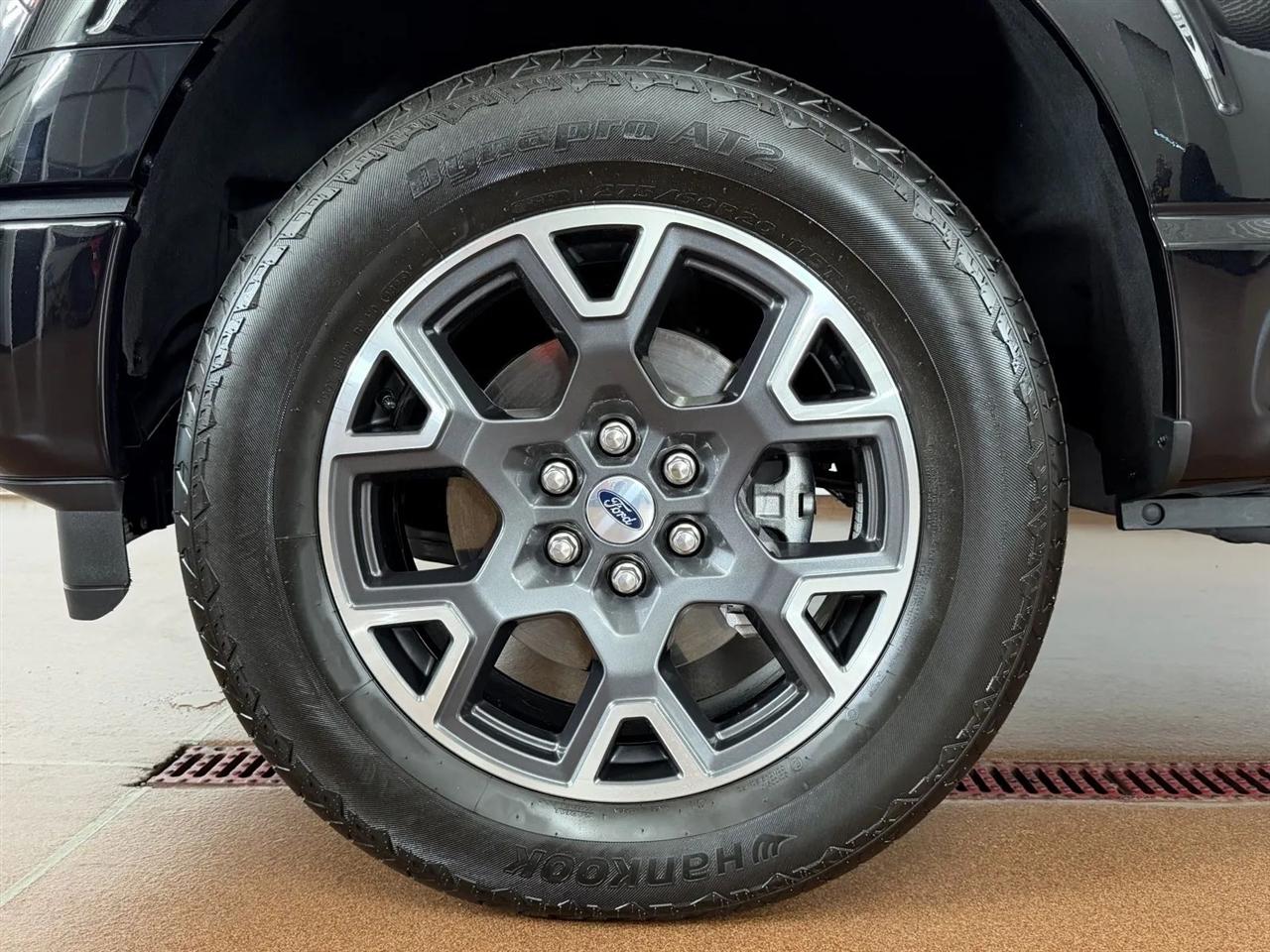 Ford F-150 STX SuperCrew 4WD 2025