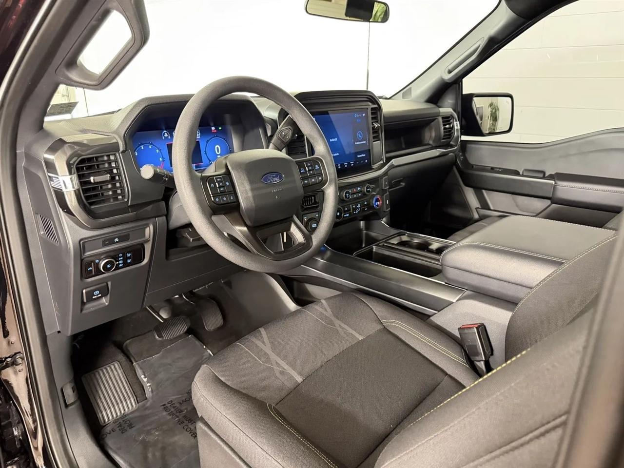 Ford F-150 STX SuperCrew 4WD 2025