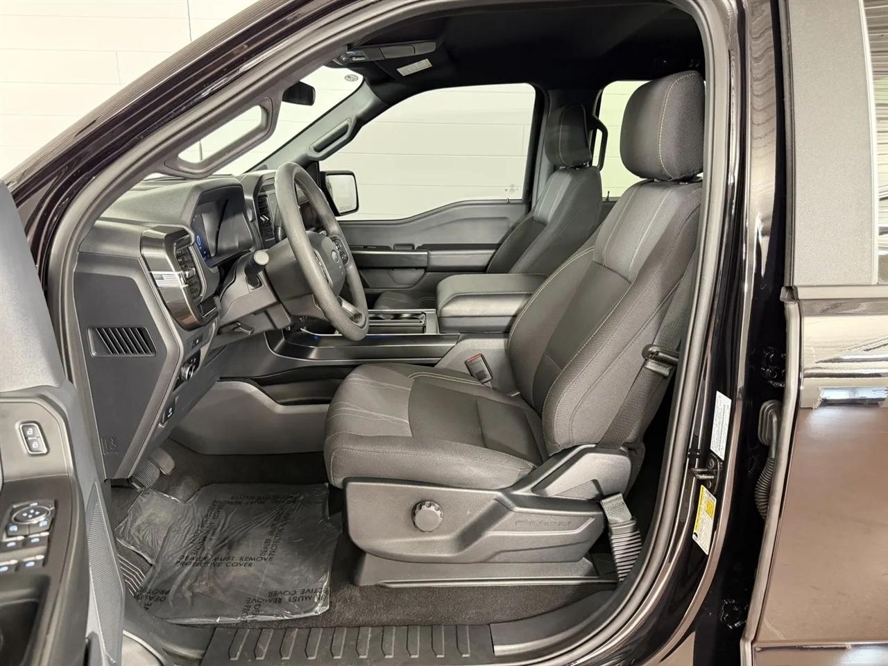 Ford F-150 STX SuperCrew 4WD 2025
