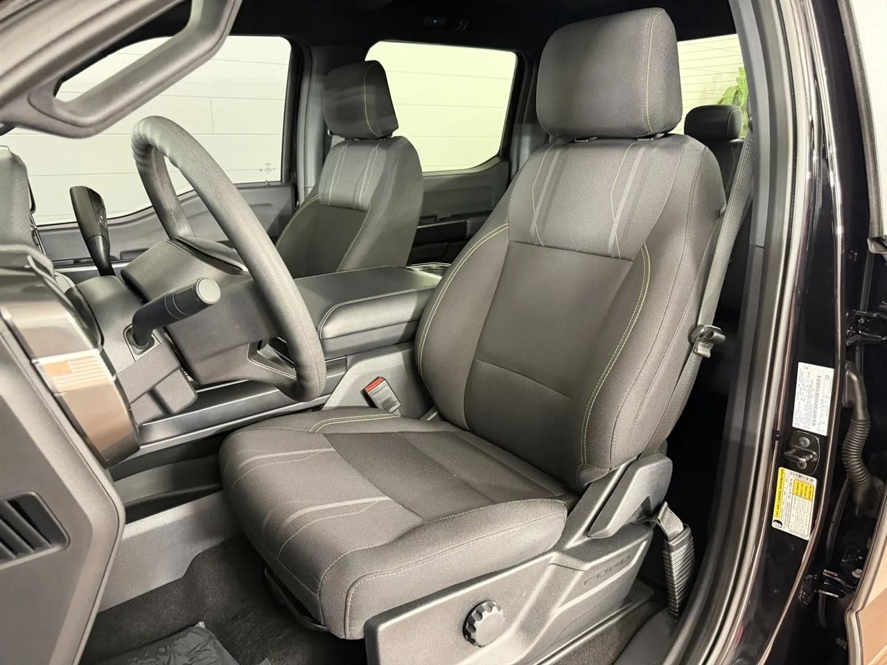 Ford F-150 STX SuperCrew 4WD 2025