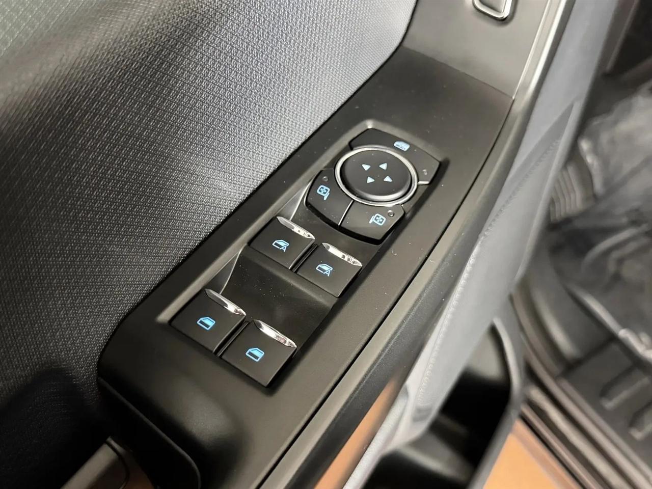 Ford F-150 STX SuperCrew 4WD 2025