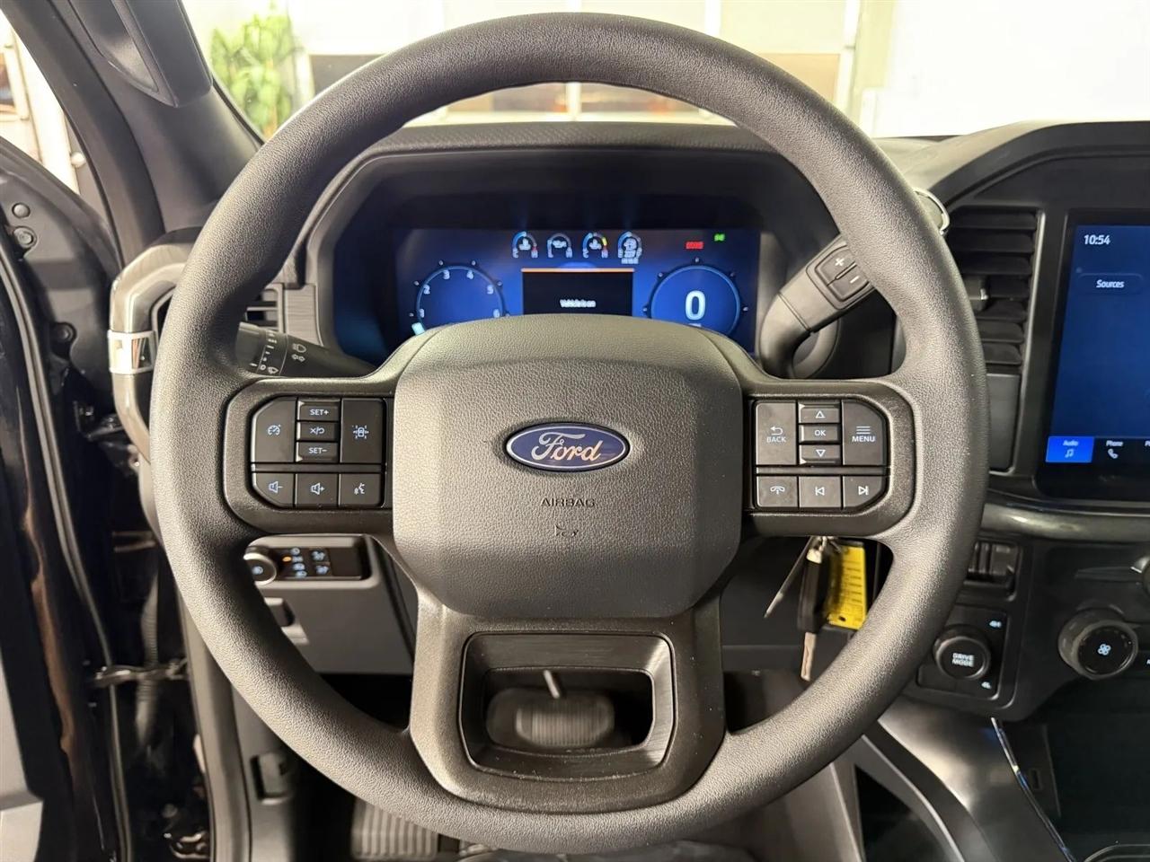 Ford F-150 STX SuperCrew 4WD 2025