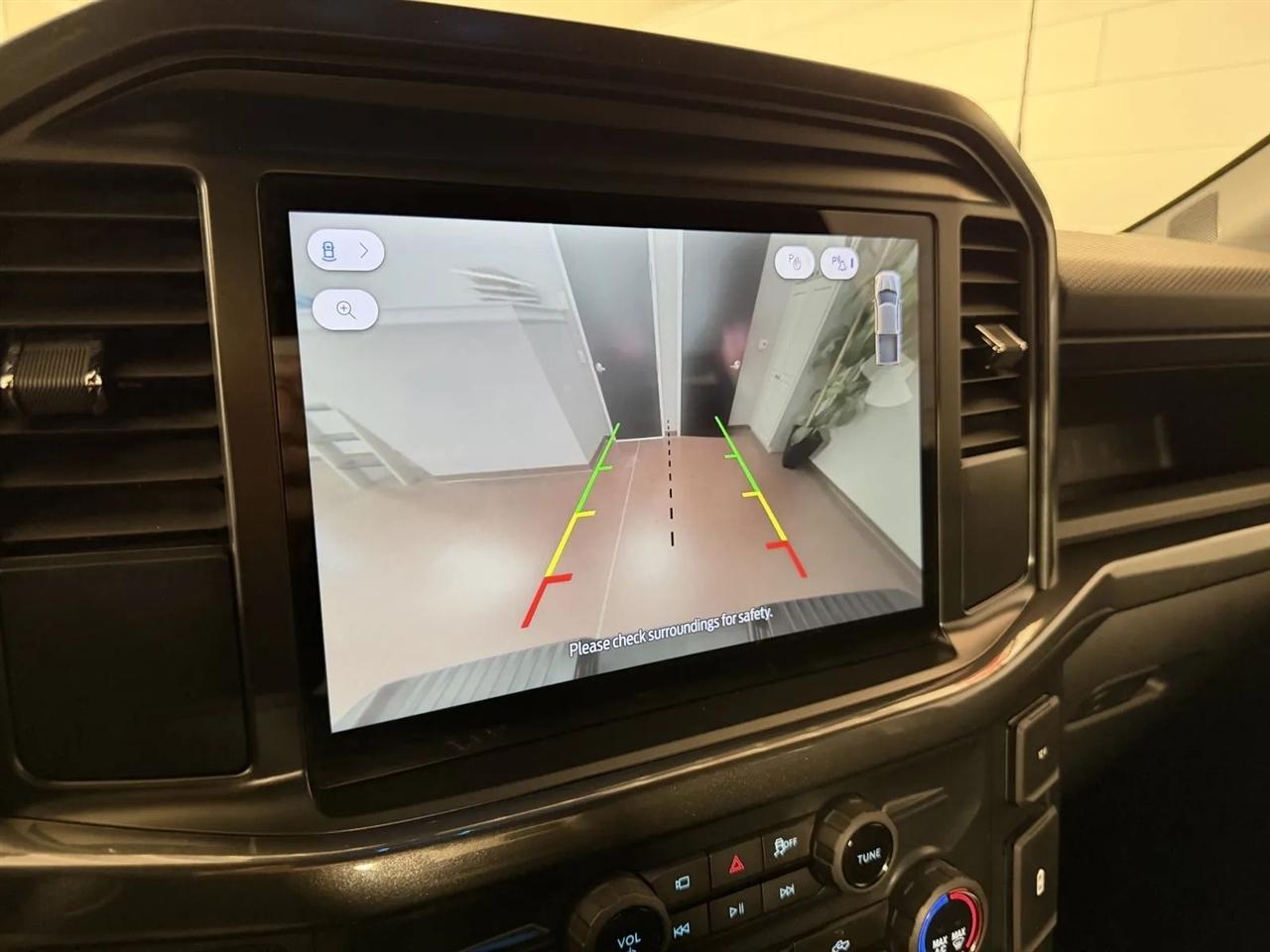 Ford F-150 STX SuperCrew 4WD 2025