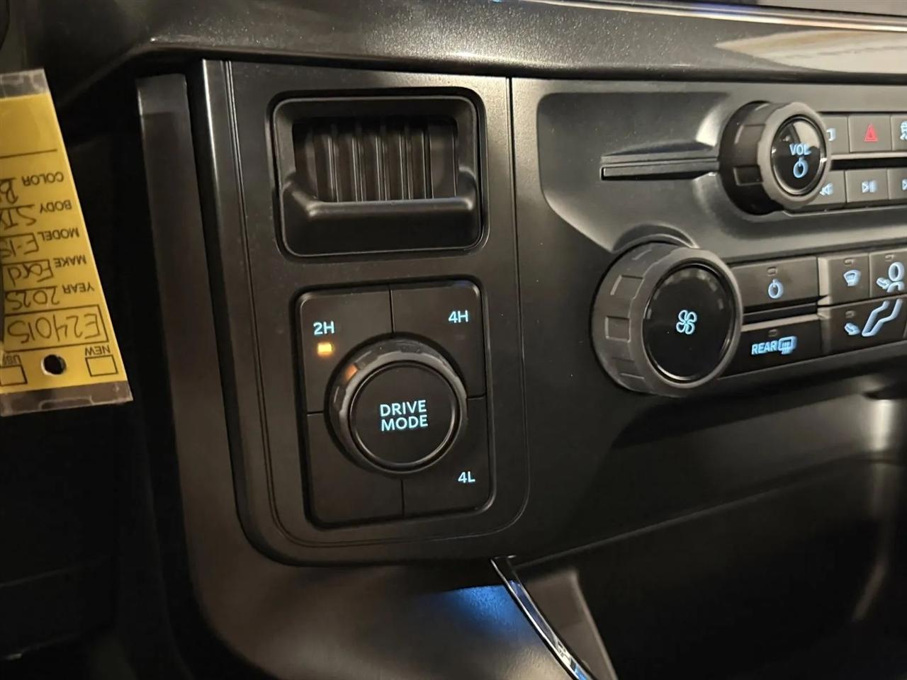 Ford F-150 STX SuperCrew 4WD 2025