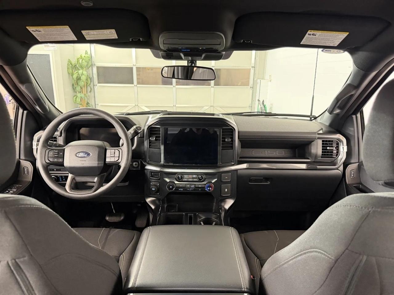 Ford F-150 STX SuperCrew 4WD 2025