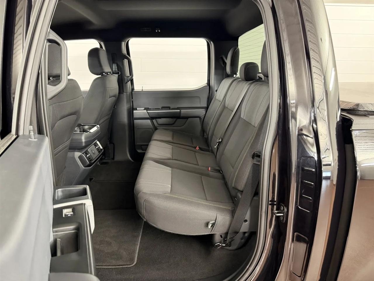 Ford F-150 STX SuperCrew 4WD 2025