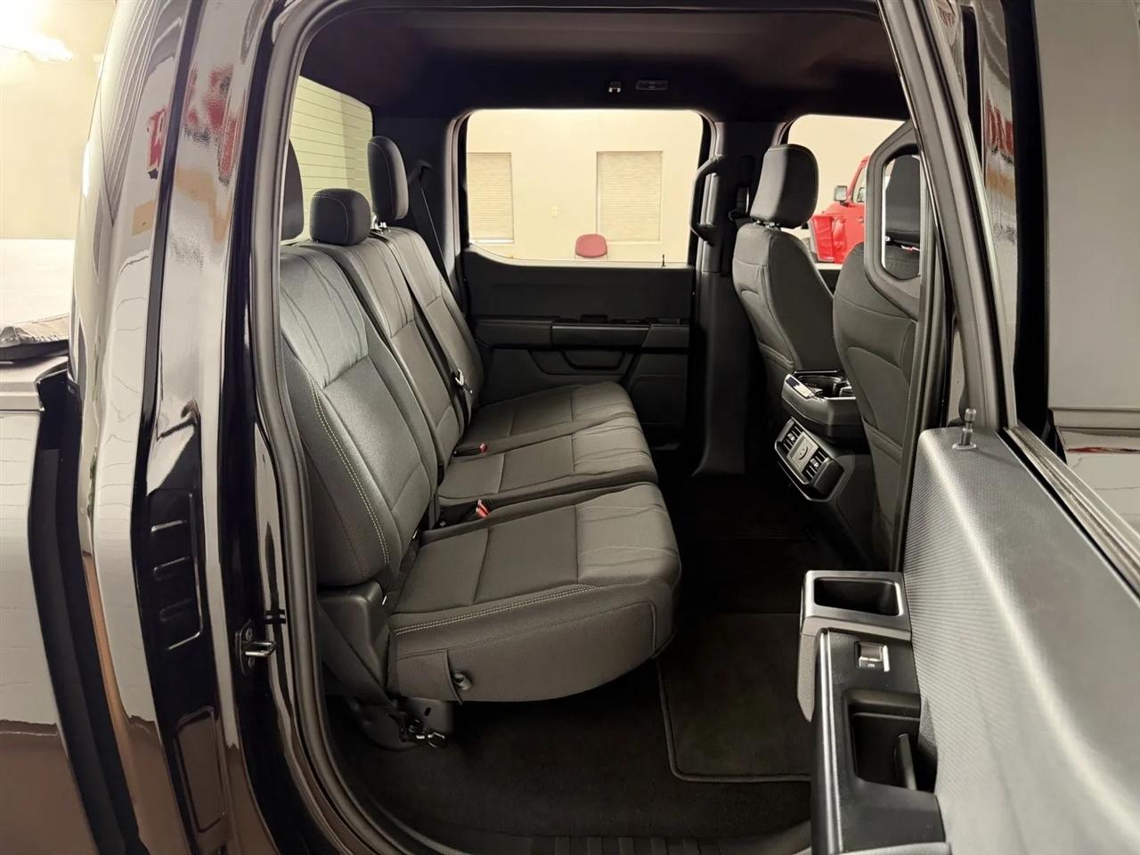 Ford F-150 STX SuperCrew 4WD 2025