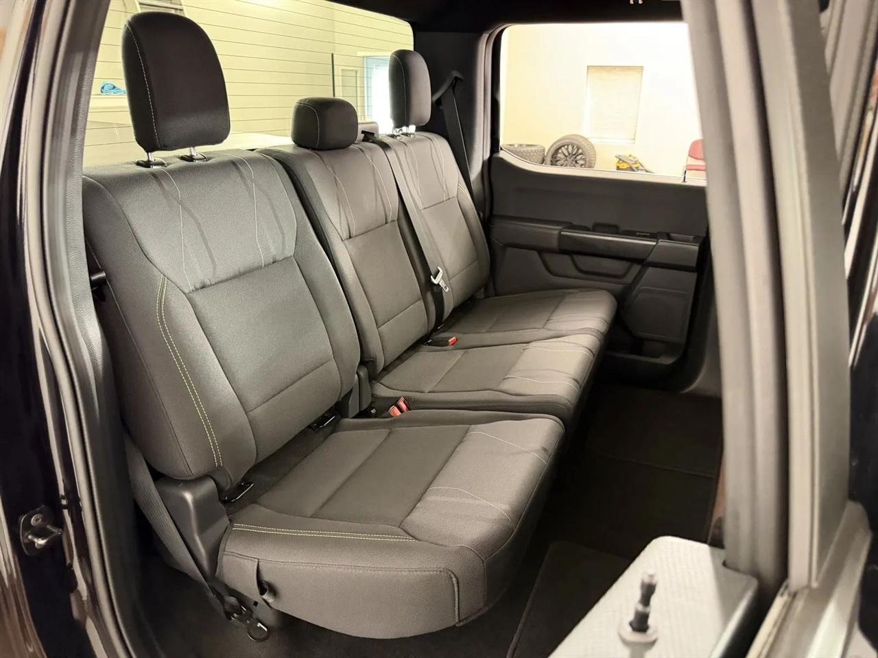 Ford F-150 STX SuperCrew 4WD 2025