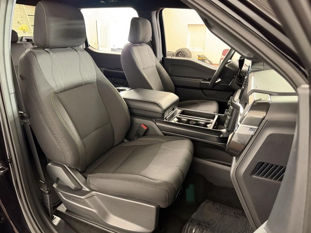 Ford F-150 STX SuperCrew 4WD 2025