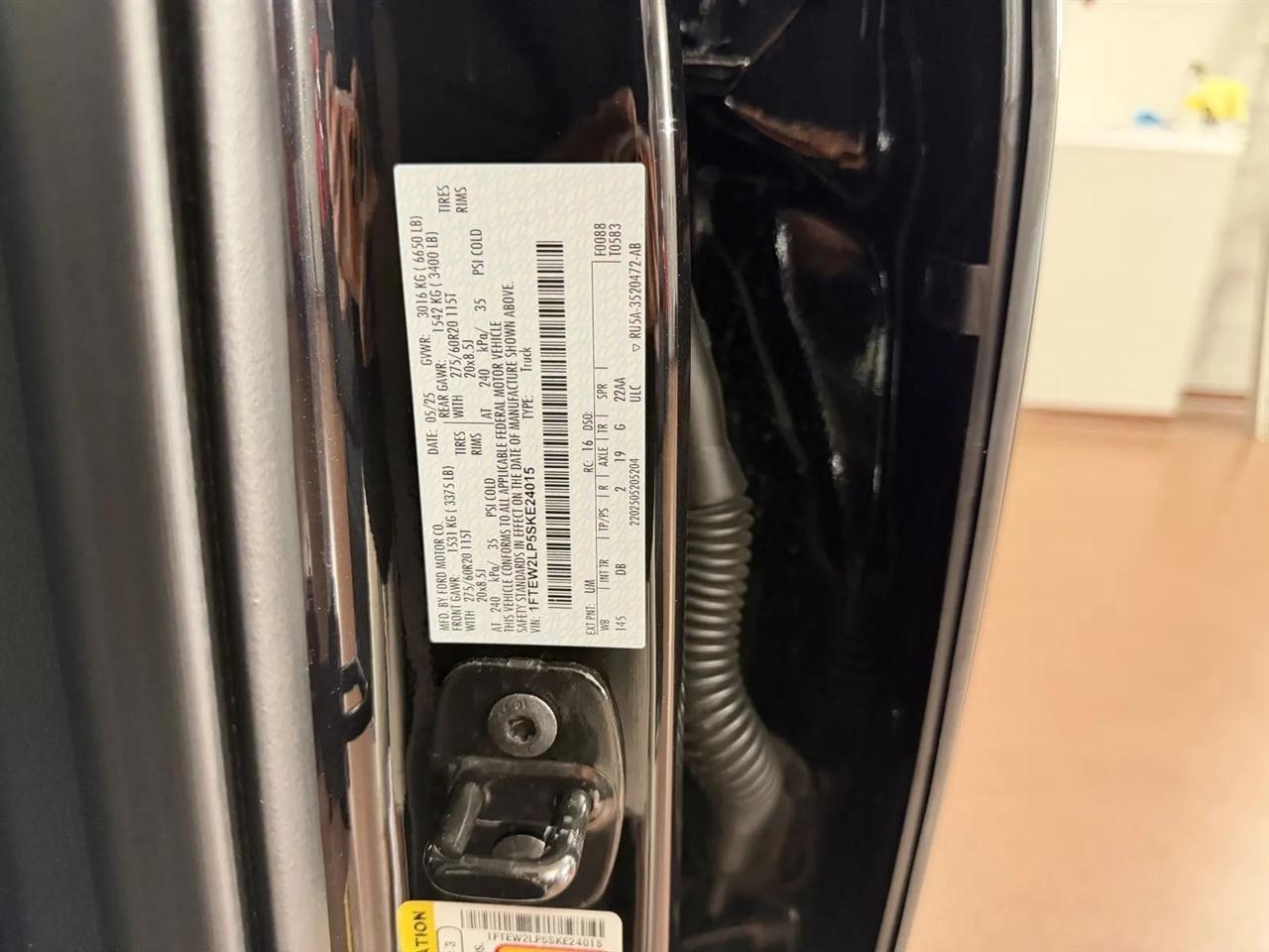 Ford F-150 STX SuperCrew 4WD 2025