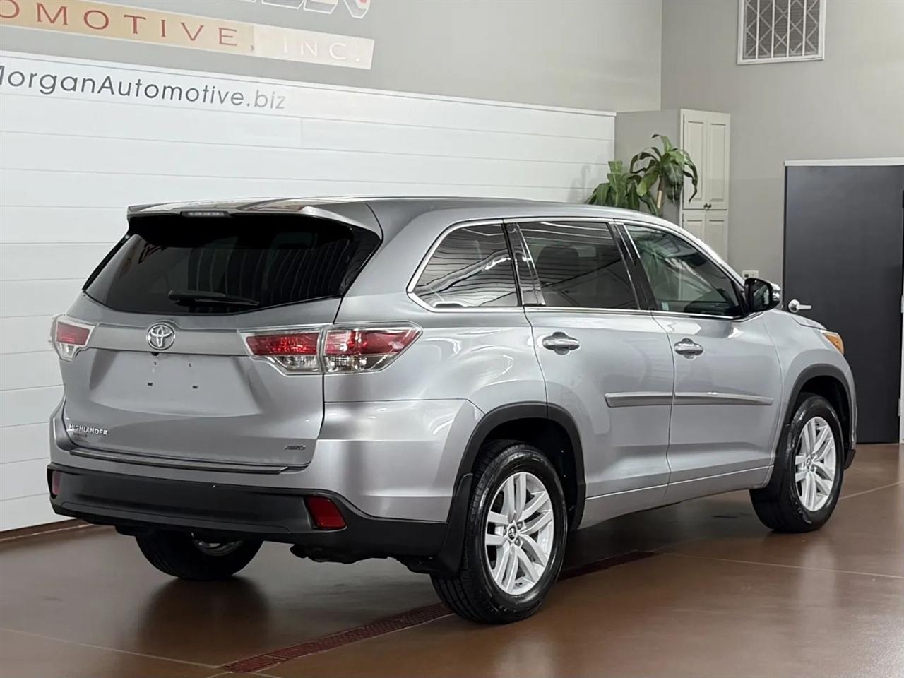 Toyota Highlander LE AWD V6 2016