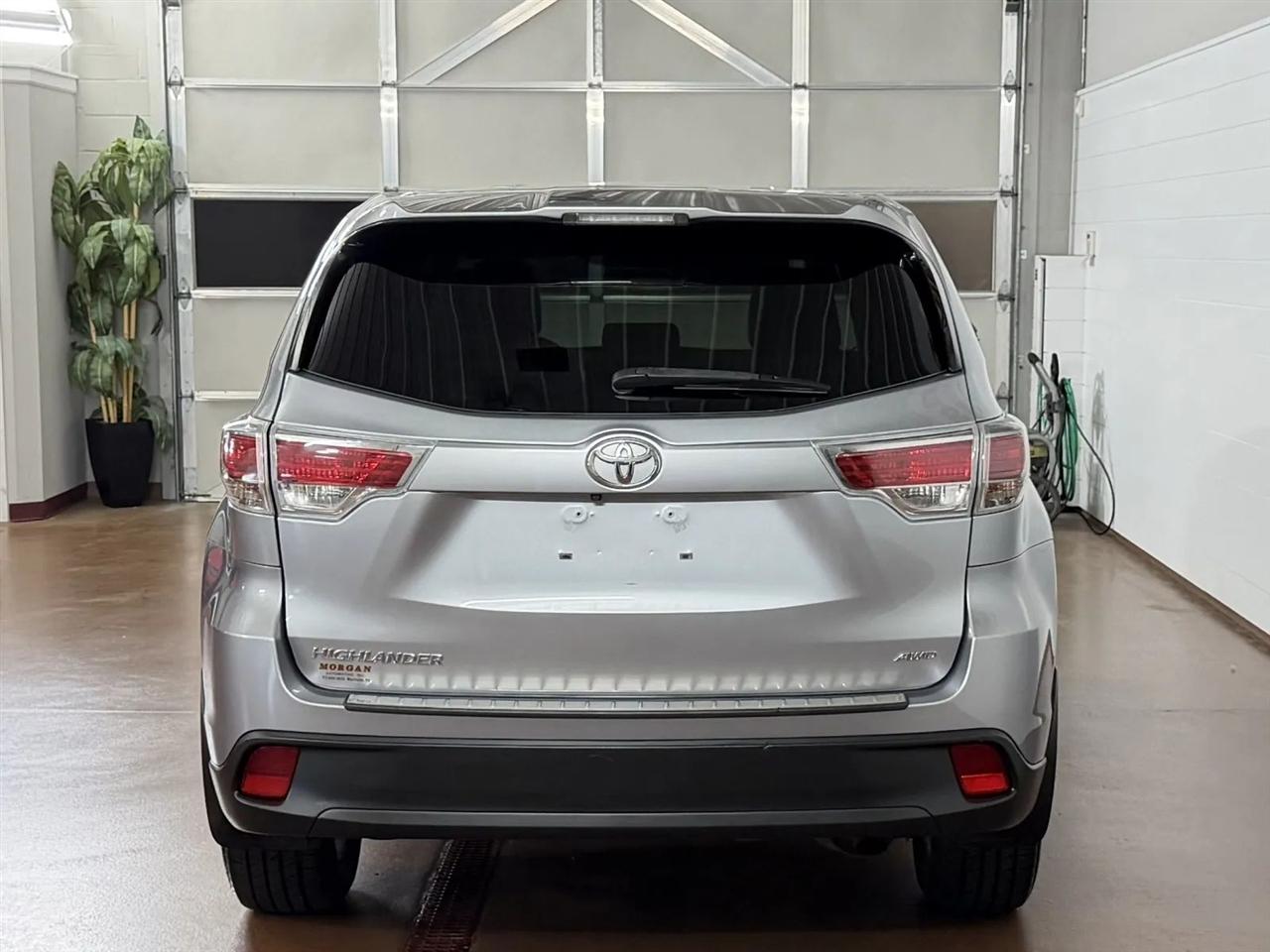 Toyota Highlander LE AWD V6 2016