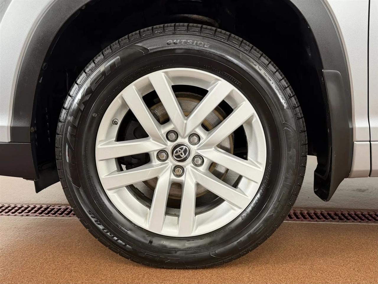 Toyota Highlander LE AWD V6 2016