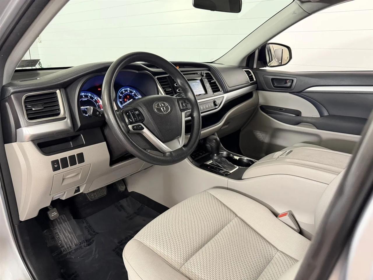 Toyota Highlander LE AWD V6 2016