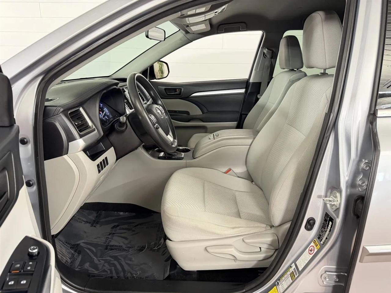 Toyota Highlander LE AWD V6 2016
