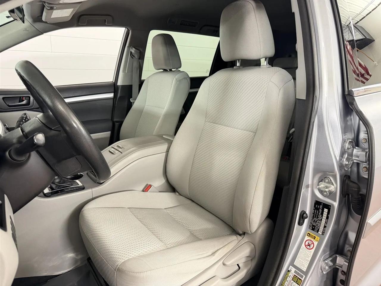 Toyota Highlander LE AWD V6 2016
