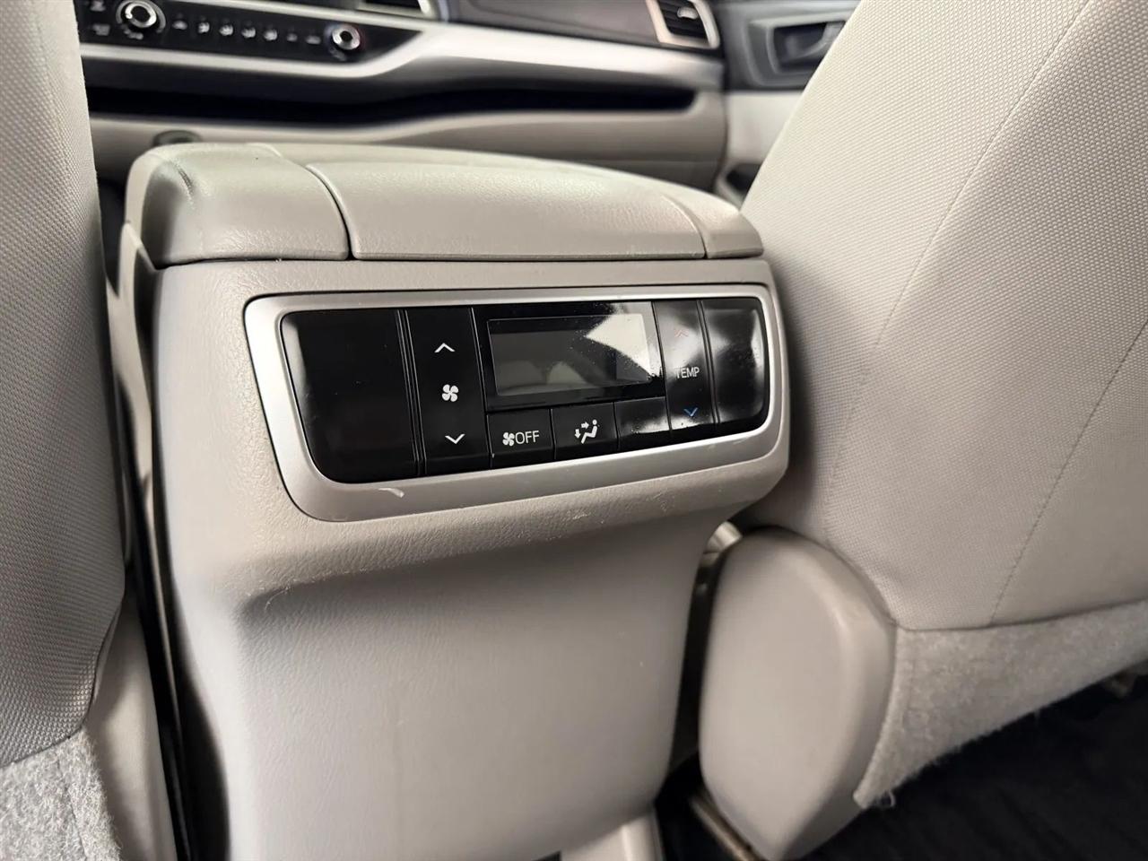Toyota Highlander LE AWD V6 2016