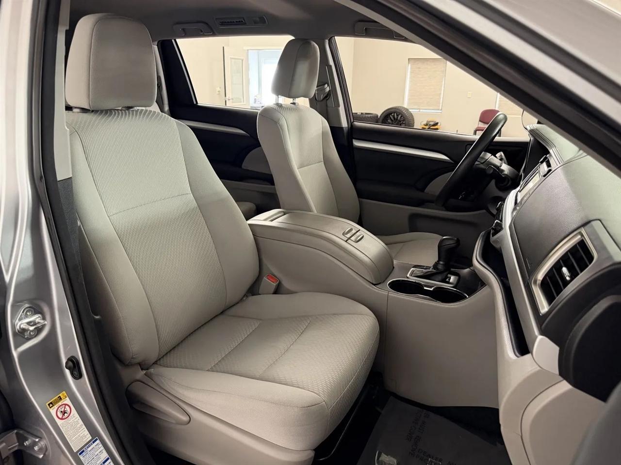 Toyota Highlander LE AWD V6 2016